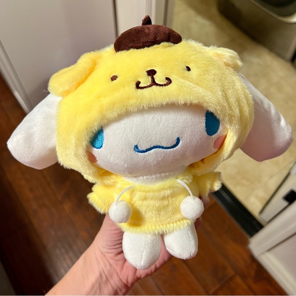 Sanrio 🩵 Cinnamoroll Plush in “Friend Pompompurin Hoodie” Japan Limited - Picture 3 of 5